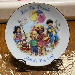 AVON Mother's Day 1994 Decorative Plate 18k gold trim